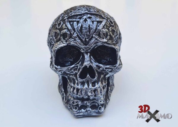 Calavera ornamentada con motivos celtas