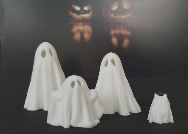 Familia de Fantasmas Encantadores para Decorar tu Halloween