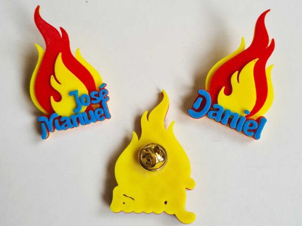 Pin Fallero Personalizado con Nombre: Llama Senyera - Imagen 3